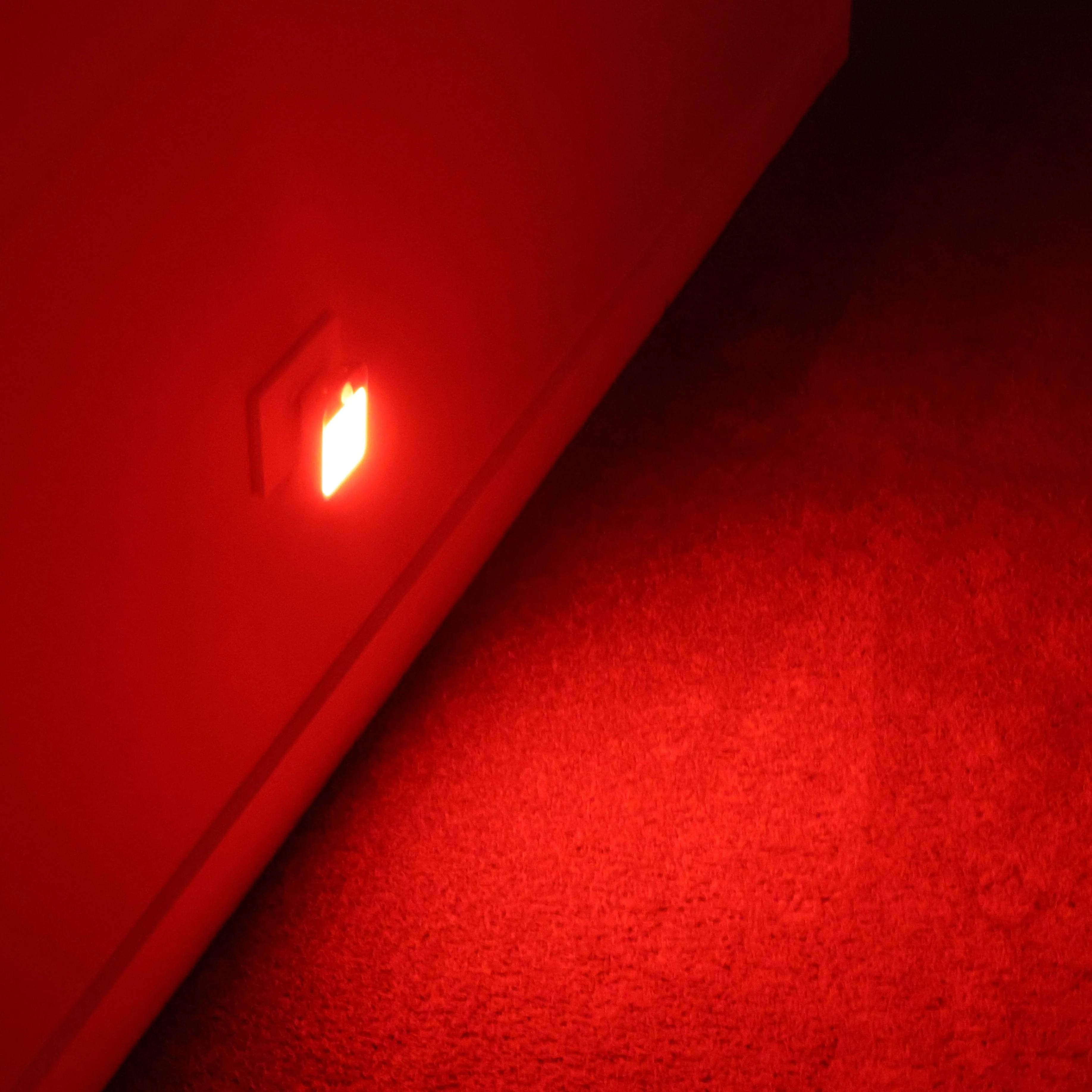 Twilight Deluxe Plugin Red Night Light - Image 2